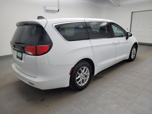 Used 2022 Chrysler Voyager LX FWD image 10