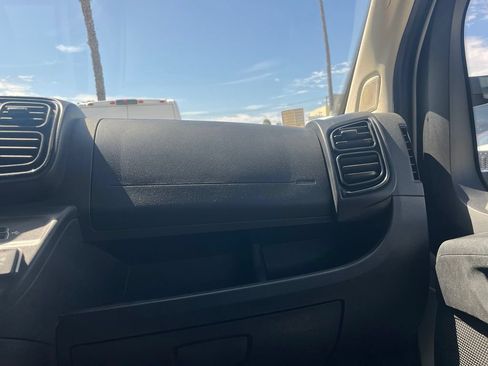 Used 2025 RAM ProMaster 2500 w/ Convenience Group FWD image 19