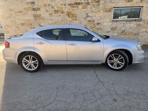Used 2011 Dodge Avenger Heat image 18