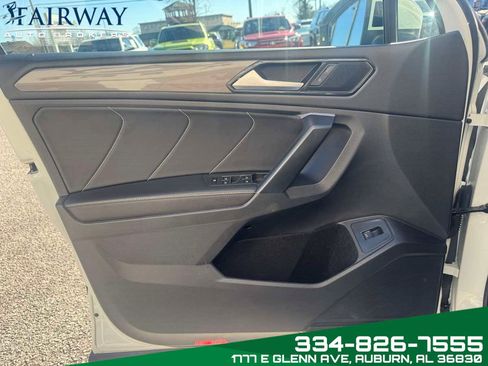 Used 2024 Volkswagen Tiguan SE image 27