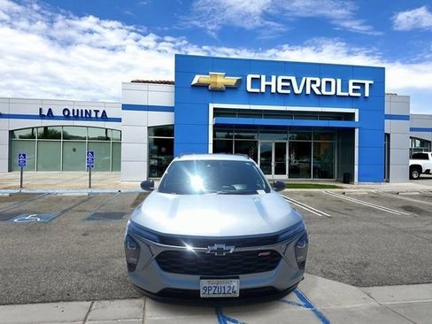 Used 2025 Chevrolet Trax RS w/ Driver Confidence Package FWD image 3