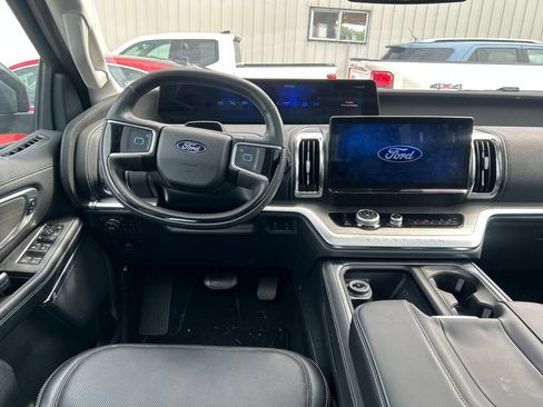 Used 2025 Ford Expedition Platinum AWD/4WD image 9