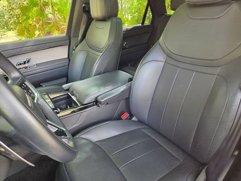 Used 2025 Land Rover Range Rover Sport SE AWD/4WD image 21