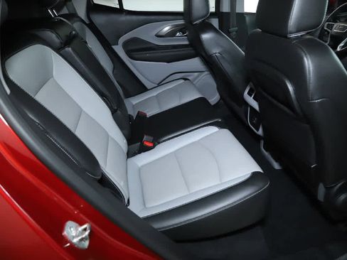 Used 2023 GMC Terrain SLT image 33