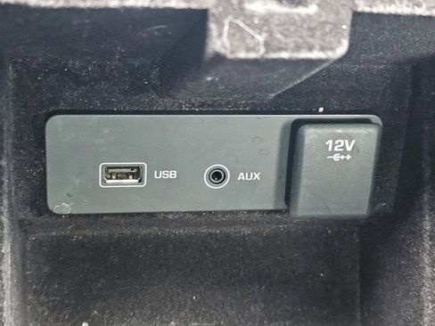 Used 2018 Land Rover Discovery Sport HSE image 15