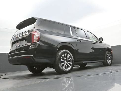 Used 2021 Chevrolet Suburban LT w/ LT Signature Package image 40