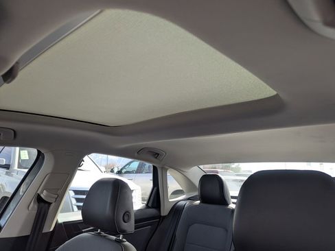 Used 2025 Volkswagen Jetta SE FWD image 28