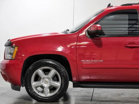 Used 2011 Chevrolet Avalanche LS RWD image 18