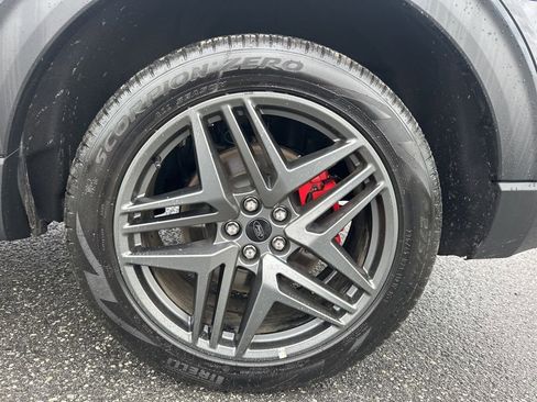 Used 2025 Ford Explorer ST-Line w/ ST-Line Street Pack image 32