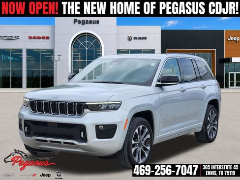 Used 2024 Jeep Grand Cherokee Overland AWD/4WD image 2