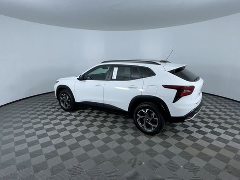 Used 2024 Chevrolet Trax LT w/ Driver Confidence Package image 7