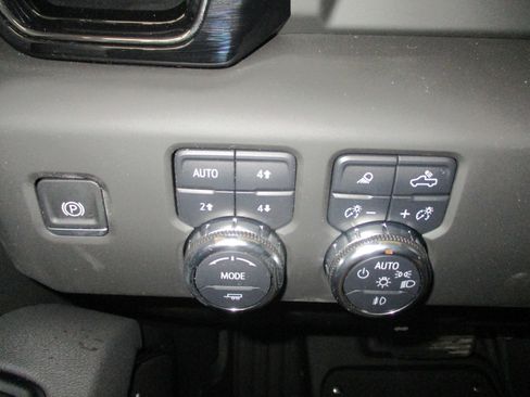 New 2025 GMC Sierra 2500 AT4 w/ AT4 Premium Plus Package image 25