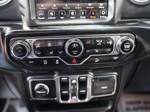 Used 2020 Jeep Wrangler Unlimited Sahara AWD/4WD image 27