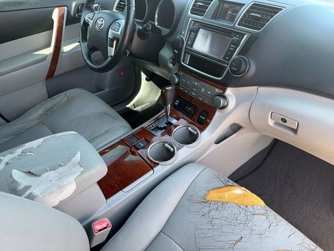 Used 2013 Toyota Highlander Limited FWD image 18