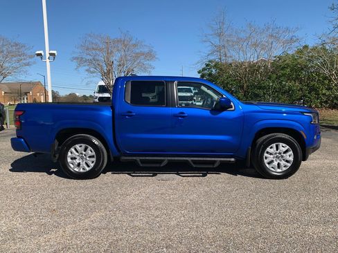 Used 2024 Nissan Frontier SV w/ SV Convenience Package image 2