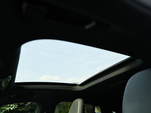 Used 2024 Mercedes-Benz GLC 300 4MATIC image 18