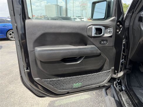 Used 2022 Jeep Wrangler Unlimited Rubicon 4xe w/ Cold Weather Group AWD/4WD image 11