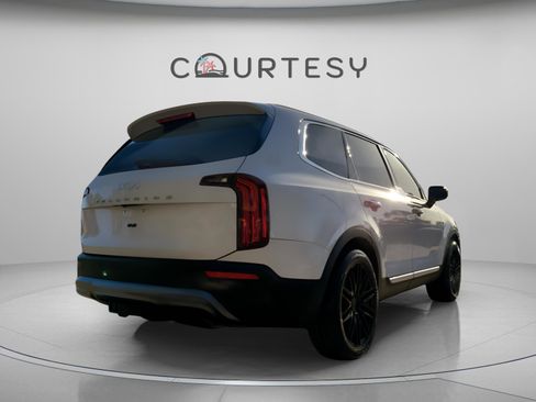 Used 2022 Kia Telluride EX w/ EX Premium Package image 4