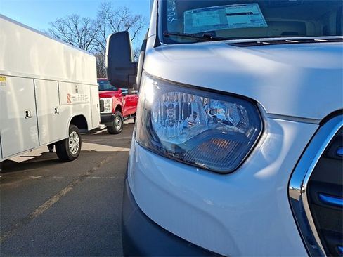 New 2023 Ford E-Transit image 4