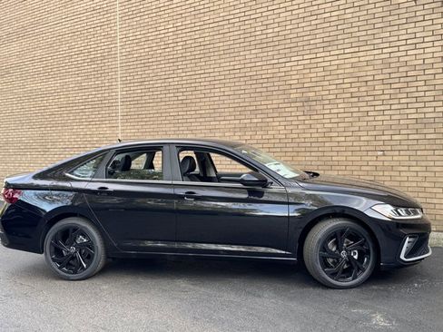 New 2025 Volkswagen Jetta SE image 5