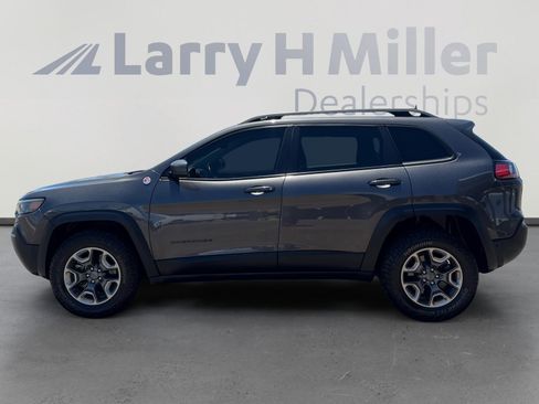 Used 2019 Jeep Cherokee Trailhawk AWD/4WD image 2