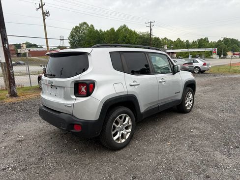 Used 2017 Jeep Renegade Latitude w/ Cold Weather Group AWD/4WD image 24