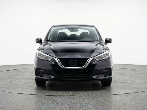 Used 2025 Nissan Versa SV image 2