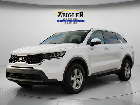 Used 2023 Kia Sorento LX AWD/4WD image 3