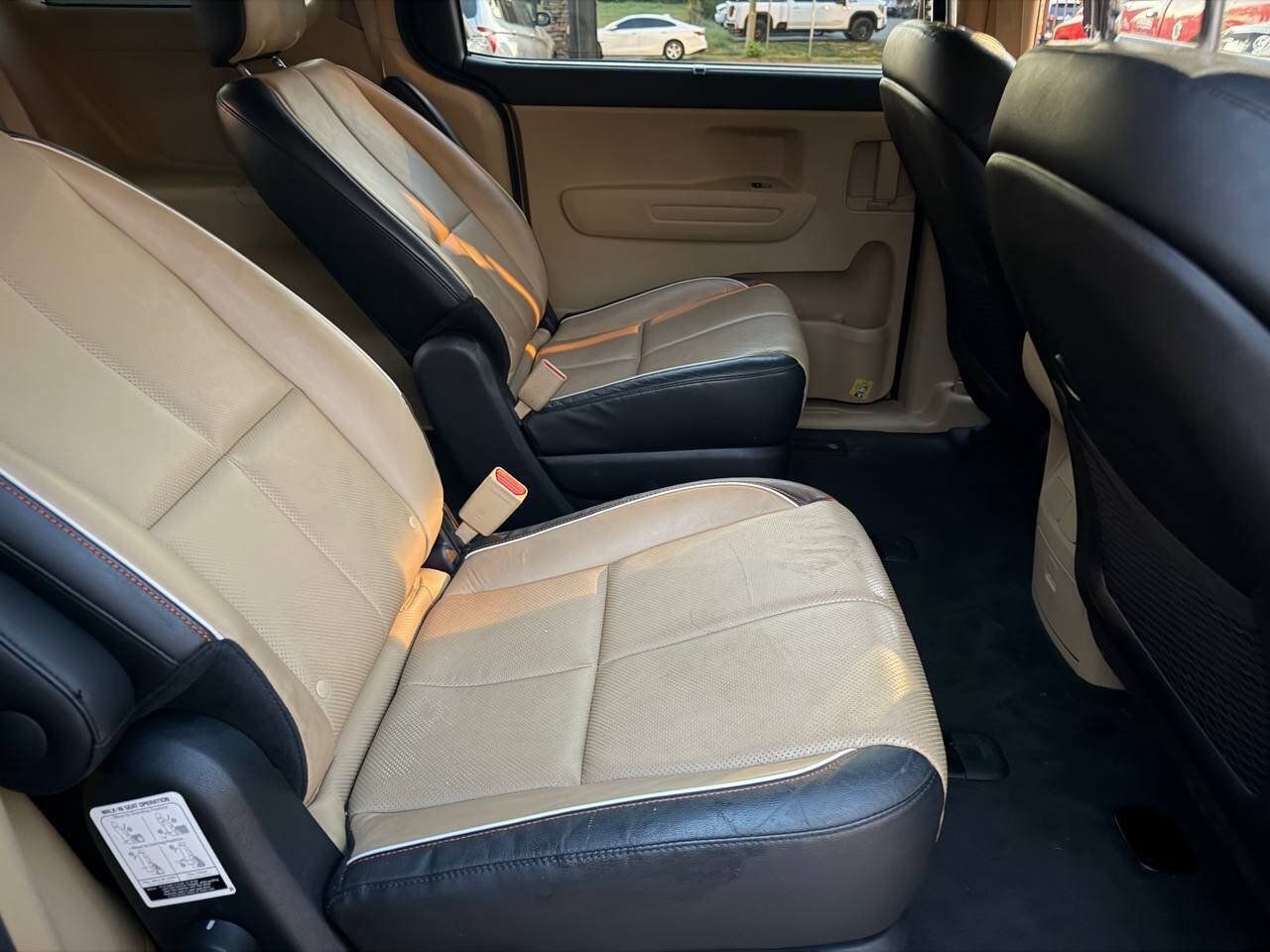 Used 2018 Kia Sedona LX FWD image 17