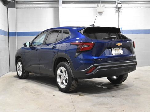 Used 2024 Chevrolet Trax LS w/ LS Convenience Package FWD image 25