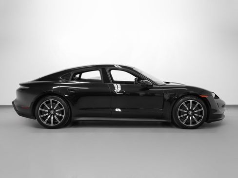 Used 2023 Porsche Taycan image 12