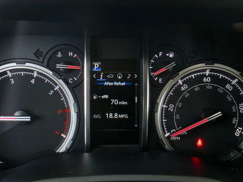 Used 2021 Toyota 4Runner TRD Off-Road Premium w/ Moonroof Package AWD/4WD image 31
