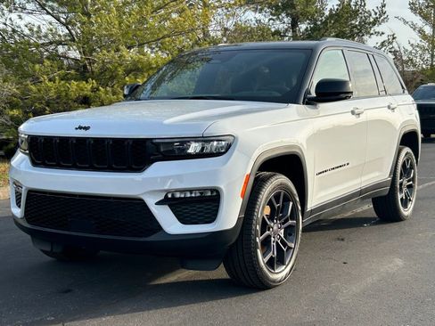 New 2025 Jeep Grand Cherokee Limited image 3