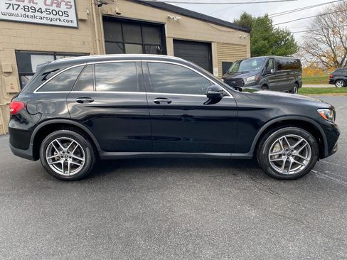 Used 2019 Mercedes-Benz GLC 300 4MATIC image 2