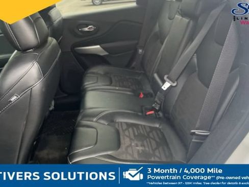 Used 2022 Jeep Cherokee Latitude w/ Sun & Sound Group AWD/4WD image 7