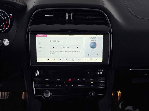 Used 2019 Jaguar F-PACE Prestige image 26