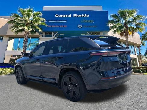 Used 2025 Jeep Wagoneer S Launch Edition image 7