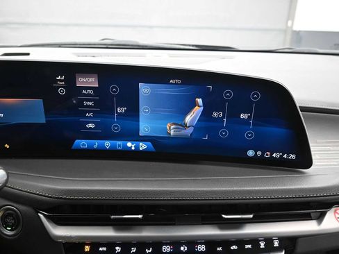 Used 2024 Cadillac XT4 Premium Luxury image 22