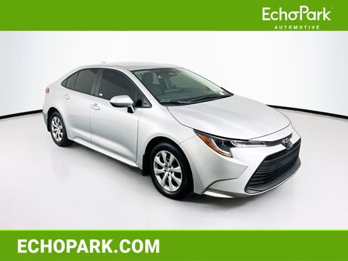 Used 2025 Toyota Corolla LE image 1