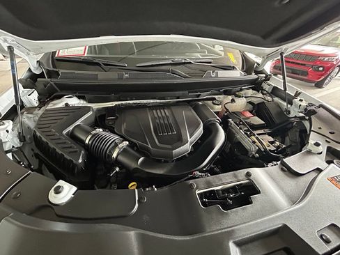 Used 2024 Chevrolet Traverse RS FWD image 38