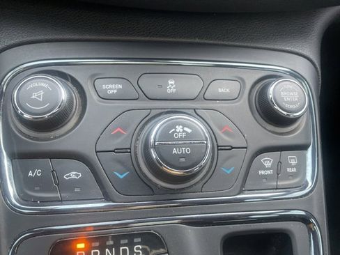 Used 2015 Chrysler 200 S w/ Navigation & Sound Group I image 40