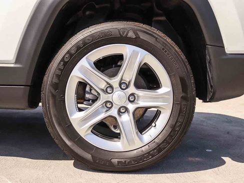 Used 2023 Jeep Compass Latitude AWD/4WD image 10
