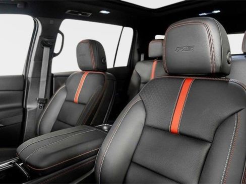 Used 2026 Chevrolet Traverse RS image 4