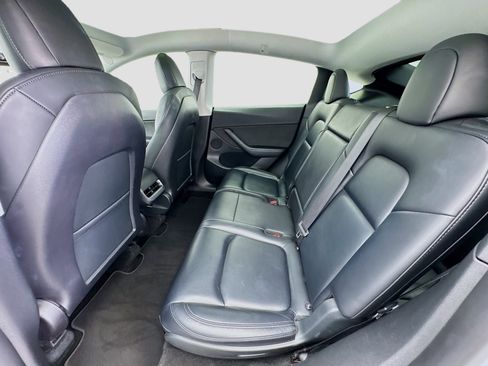 Used 2021 Tesla Model Y Long Range image 16