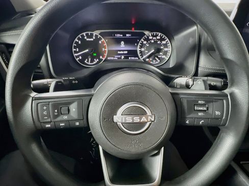 Used 2024 Nissan Rogue S FWD image 18