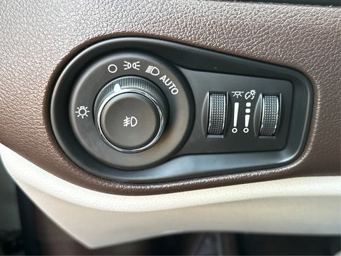 Used 2016 Jeep Renegade Limited FWD image 18