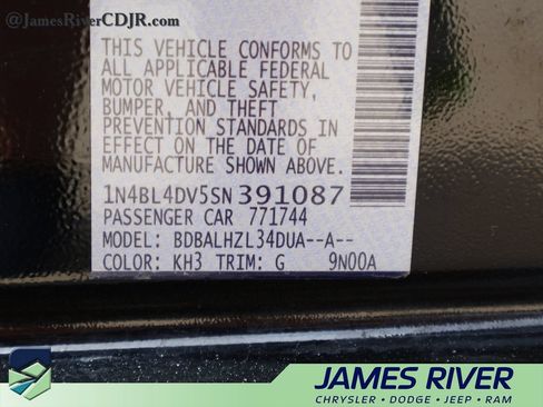 Used 2025 Nissan Altima 2.5 SV FWD image 38