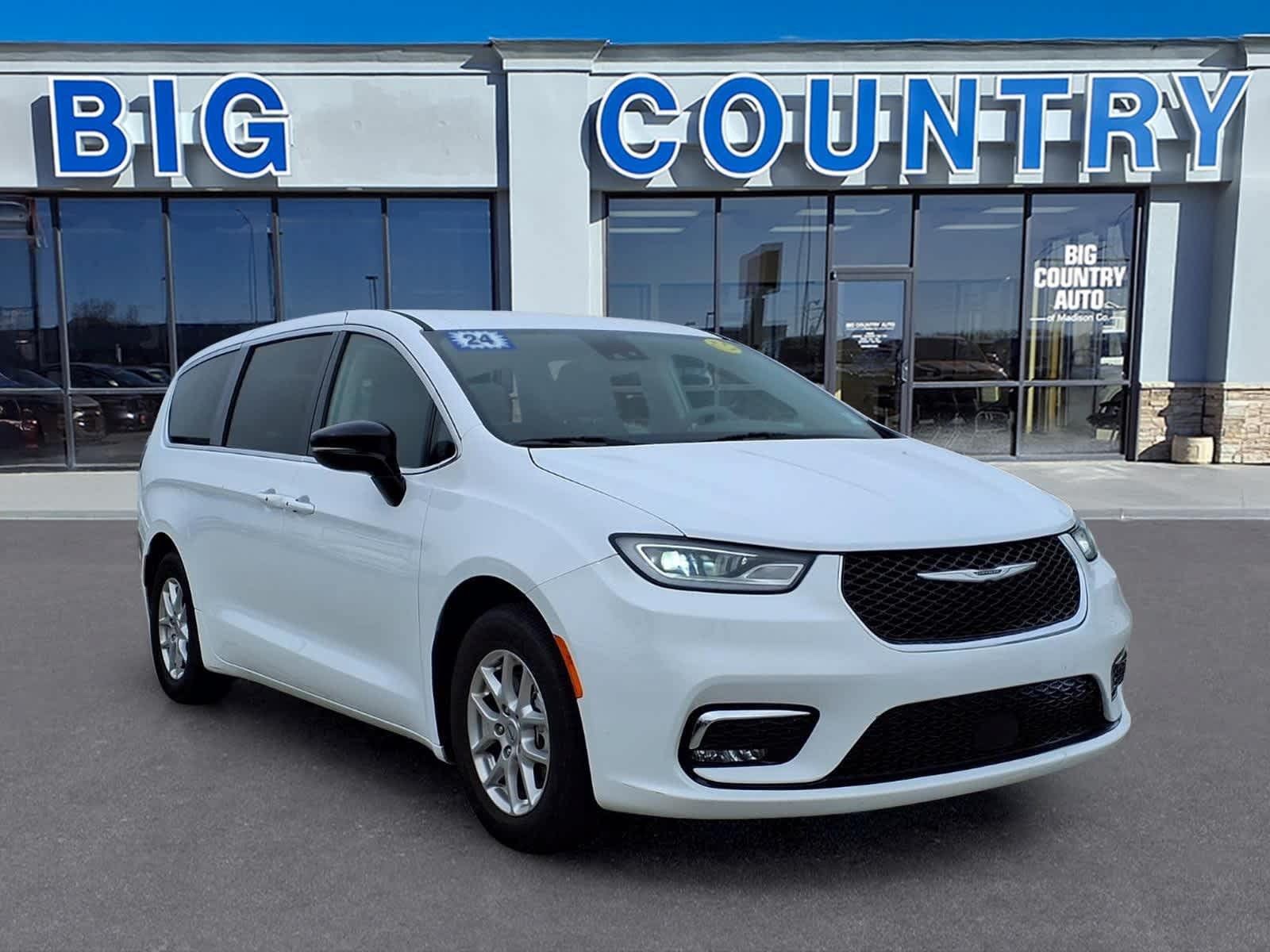 Used 2024 Chrysler Pacifica Touring-L FWD image 8