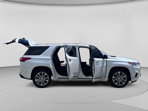 Used 2020 Chevrolet Traverse Premier w/ LPO, Floor Liner Package FWD image 31
