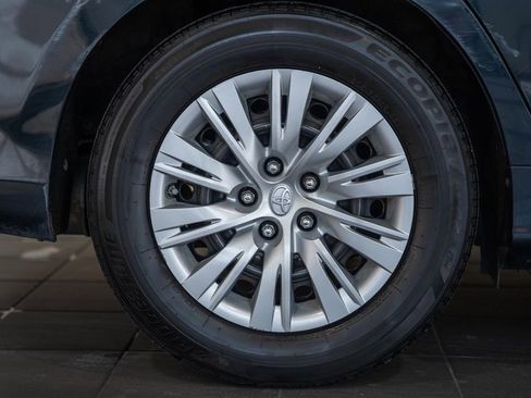 Used 2012 Toyota Camry LE image 12